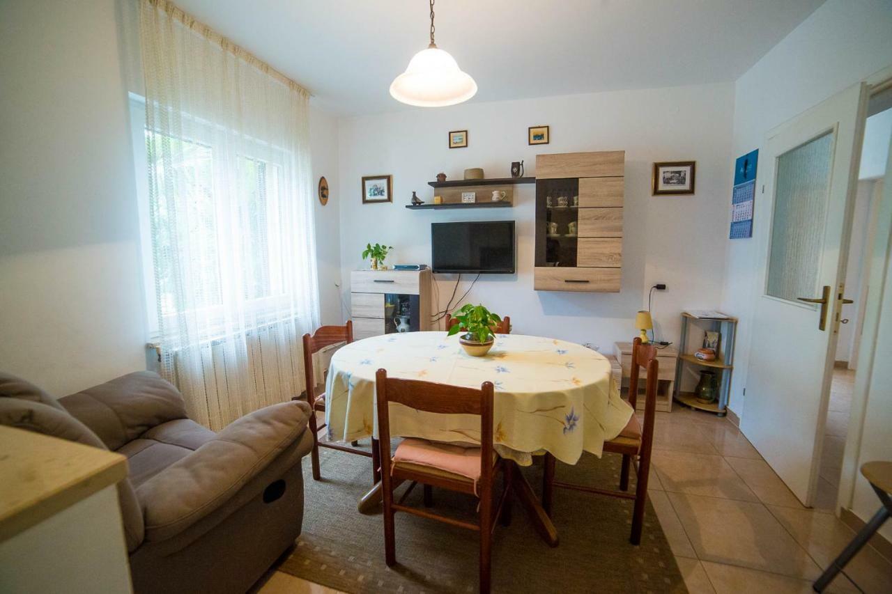 Apartments Marija Πόρετς Εξωτερικό φωτογραφία