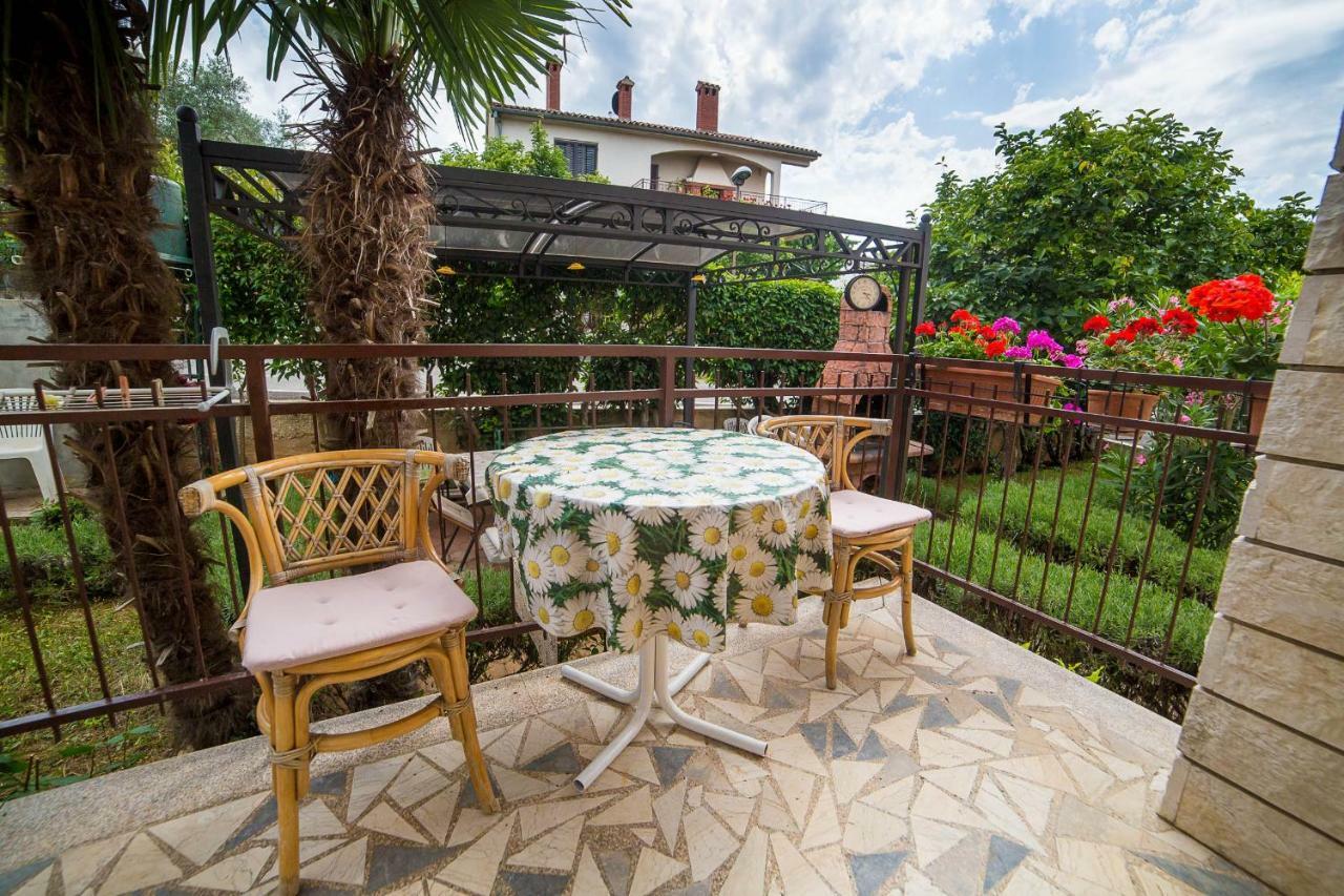 Apartments Marija Πόρετς Εξωτερικό φωτογραφία