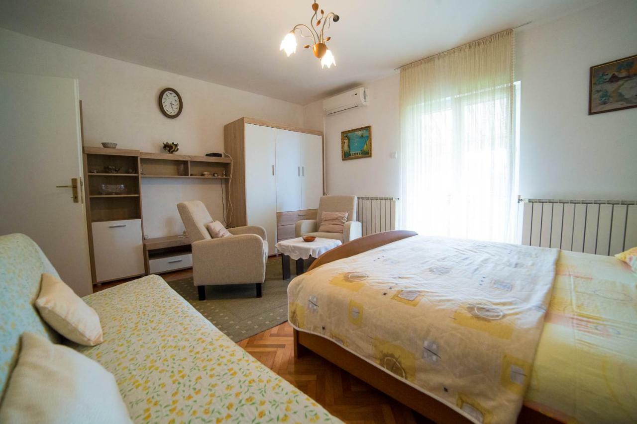 Apartments Marija Πόρετς Εξωτερικό φωτογραφία