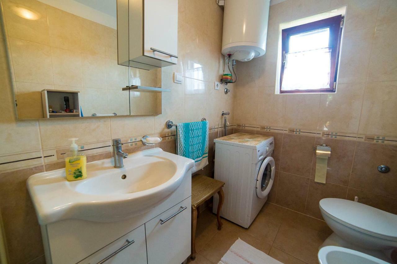 Apartments Marija Πόρετς Εξωτερικό φωτογραφία