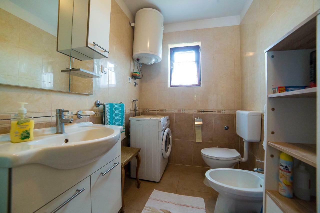 Apartments Marija Πόρετς Εξωτερικό φωτογραφία