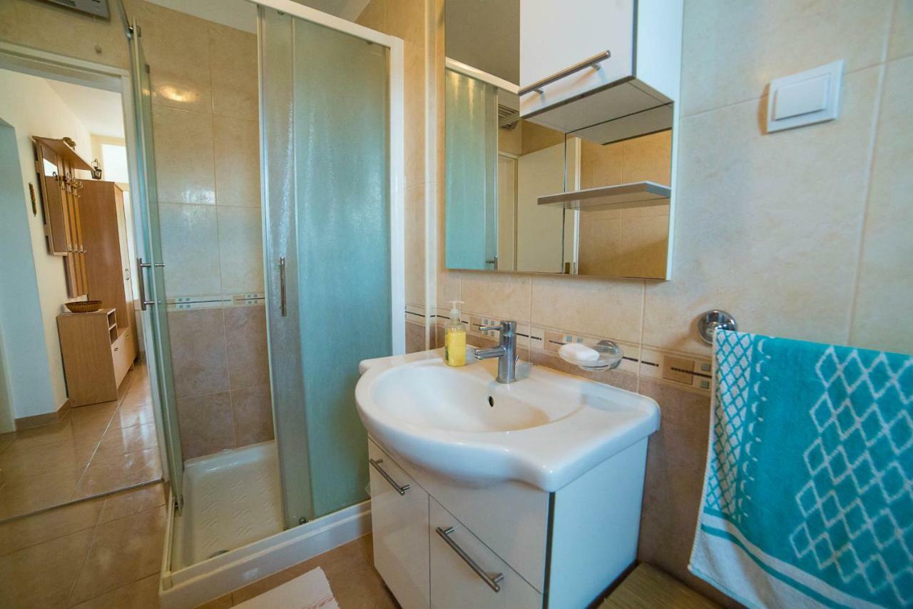 Apartments Marija Πόρετς Εξωτερικό φωτογραφία