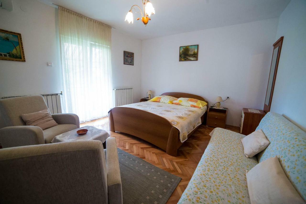 Apartments Marija Πόρετς Εξωτερικό φωτογραφία