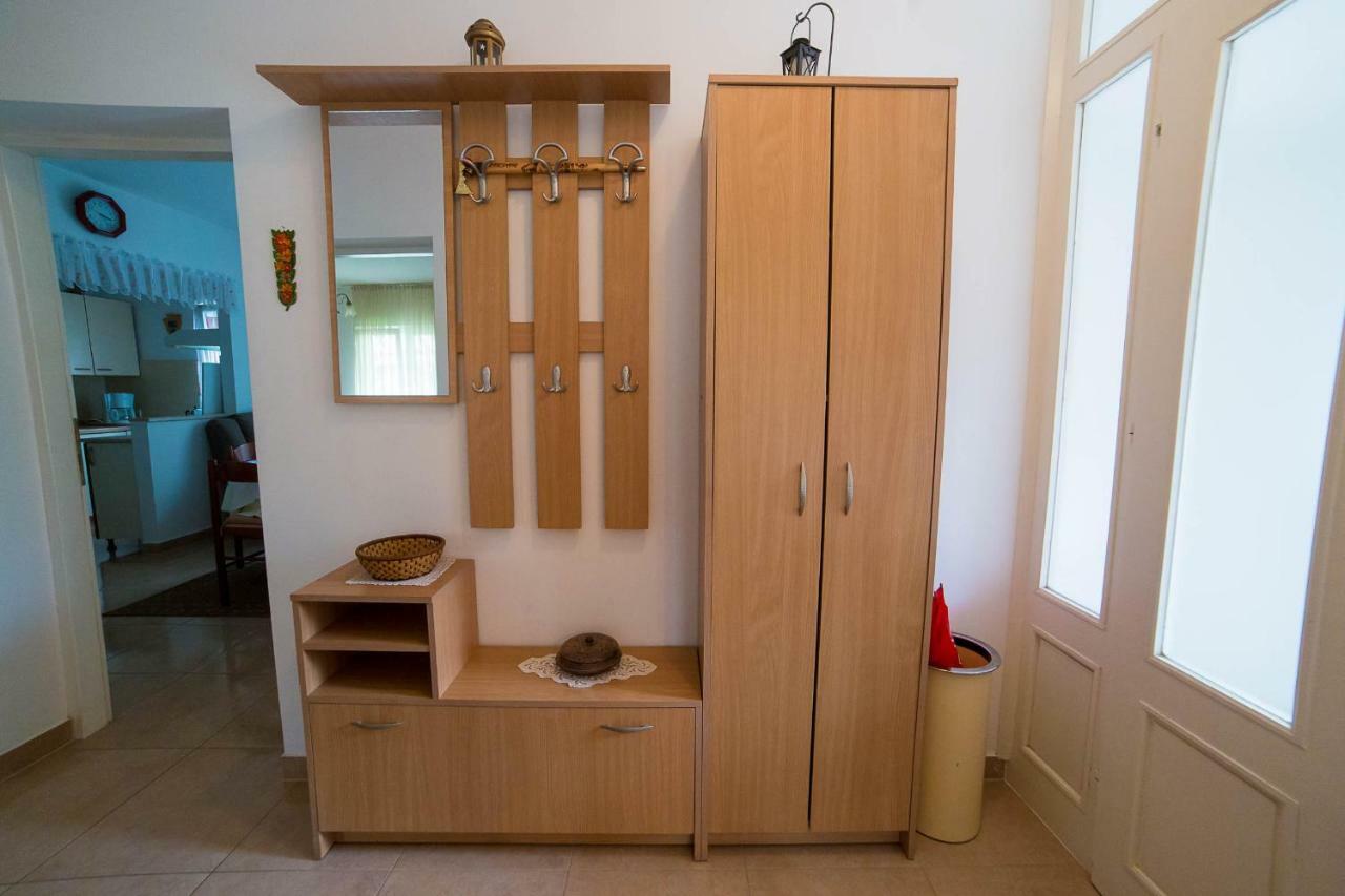 Apartments Marija Πόρετς Εξωτερικό φωτογραφία